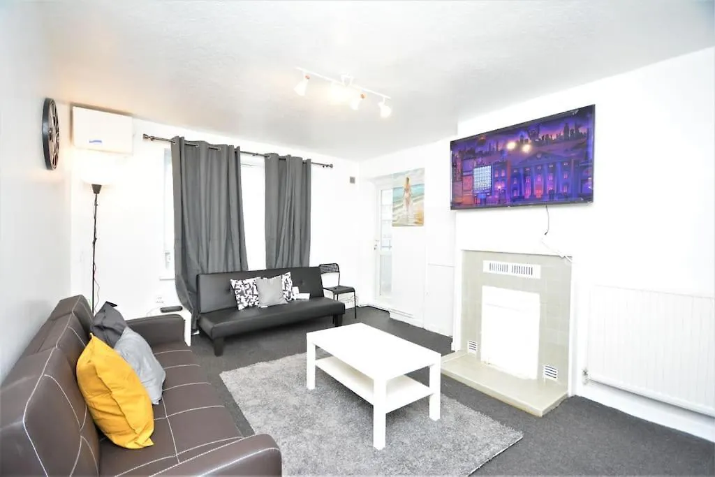 London Zone2 Classic 3 Bedroom 0*,  United Kingdom