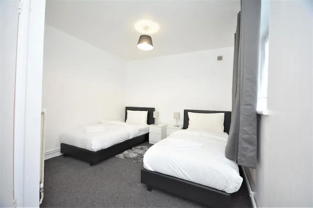 London Zone2 Classic 3 Bedroom Apartment